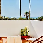 Canaryislandshost L Sea View